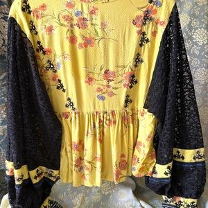 Free People top print & black lace w balloon sleeves sz sm to medium unique